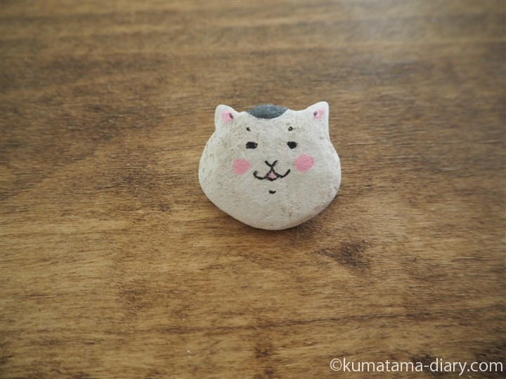 木彫りで「きょうの猫村さん」の顔ブローチを作りました