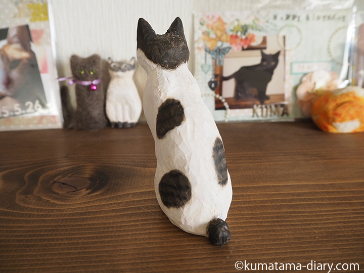 キジトラ白猫木彫り