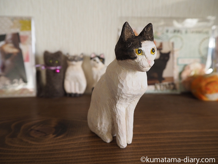 キジトラ白猫木彫り