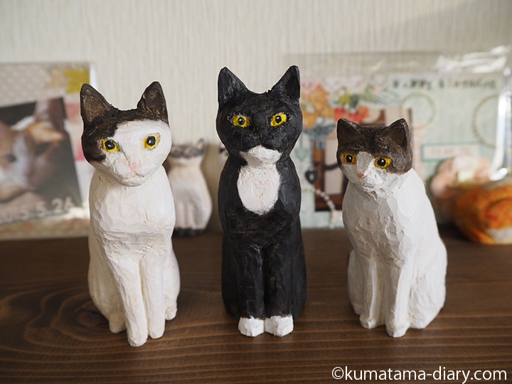 3体の木彫り猫