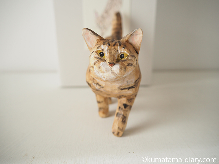 木彫り猫正面