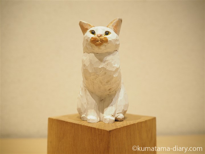 小さな木彫り猫