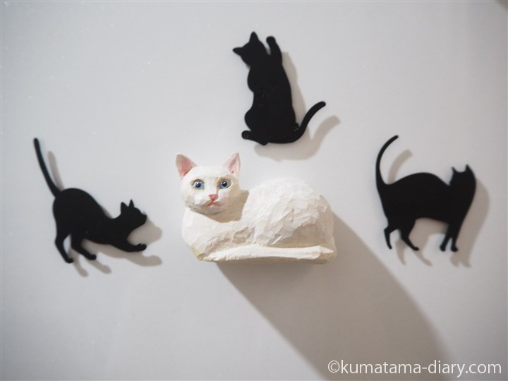 木彫り白猫マグネット