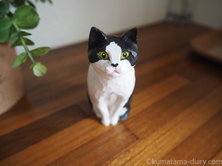 黒白猫さん木彫り