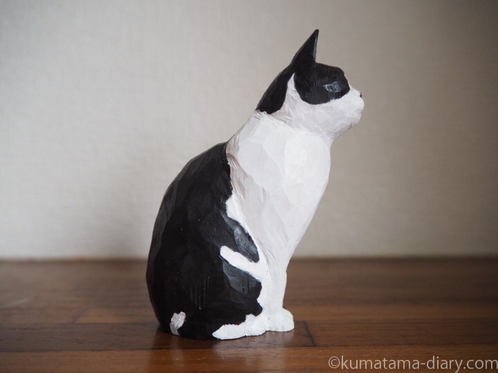 黒白猫さん木彫り右