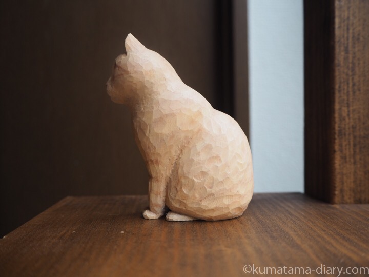 木彫りクリーム猫左