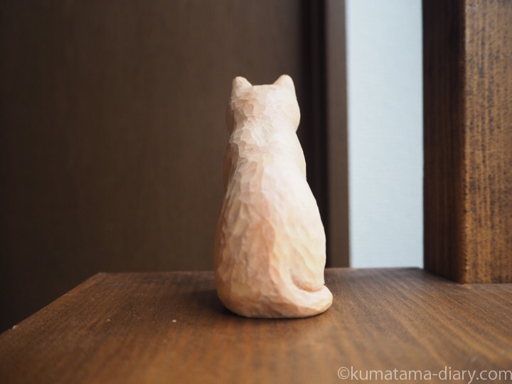 木彫りクリーム猫後ろ