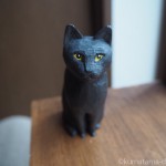 三角の目の黒猫さんを木彫りで作りました