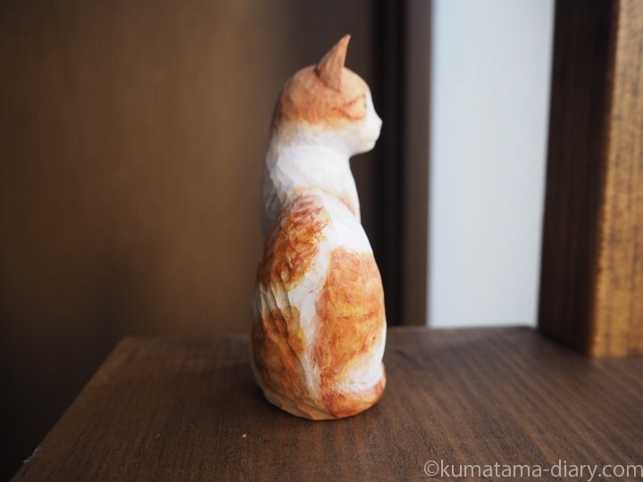 茶トラ白猫木彫りたまき