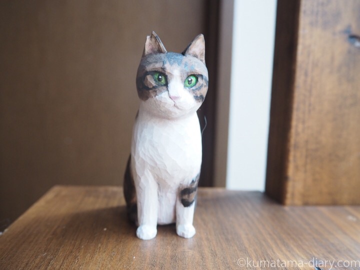 キジトラ白猫さん木彫り