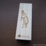 桐製の「猫専用猫のひげケース」に子猫のヒゲを収納