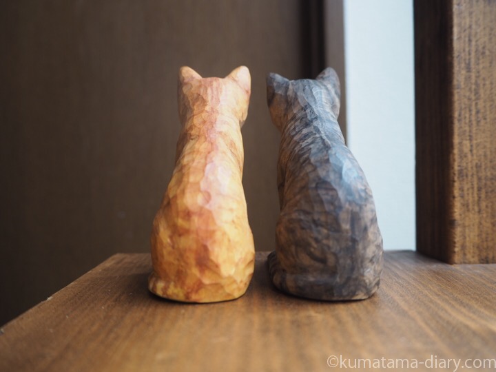 木彫り猫ナナくんとテオくん後ろ