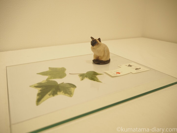 バンナイリョウジさん木彫り猫