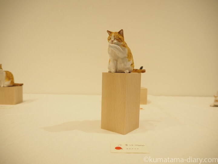 バンナイリョウジさん木彫り猫