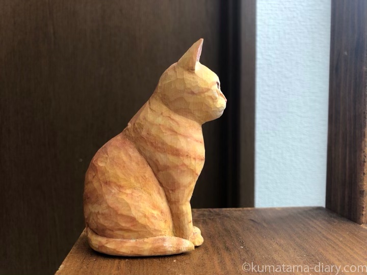 茶トラ木彫り猫右
