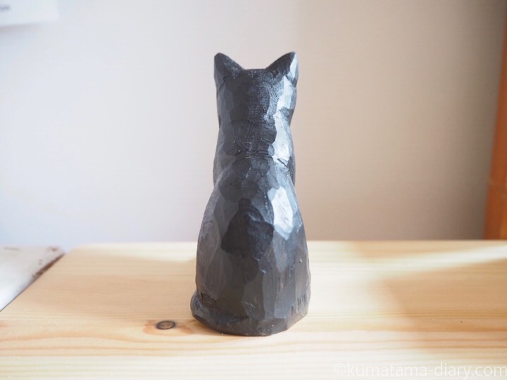 黒猫木彫り猫後ろ