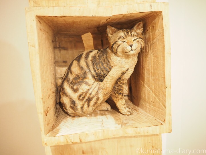 はしもとみおさん木彫り猫