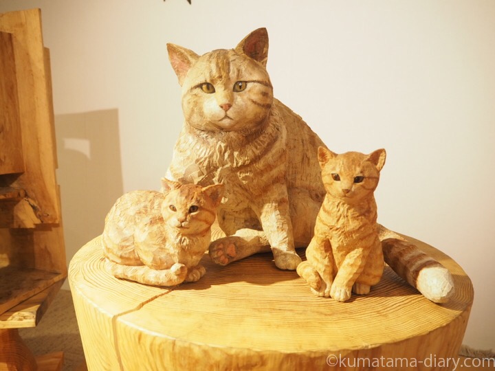 はしもとみおさん木彫り猫