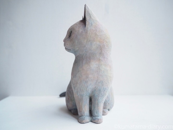 白黒猫の木彫り猫