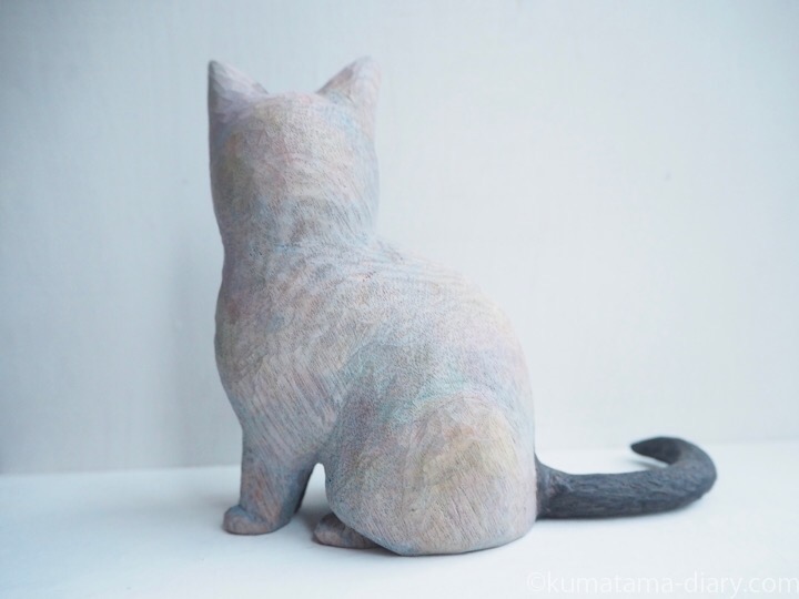 白黒猫の木彫り猫