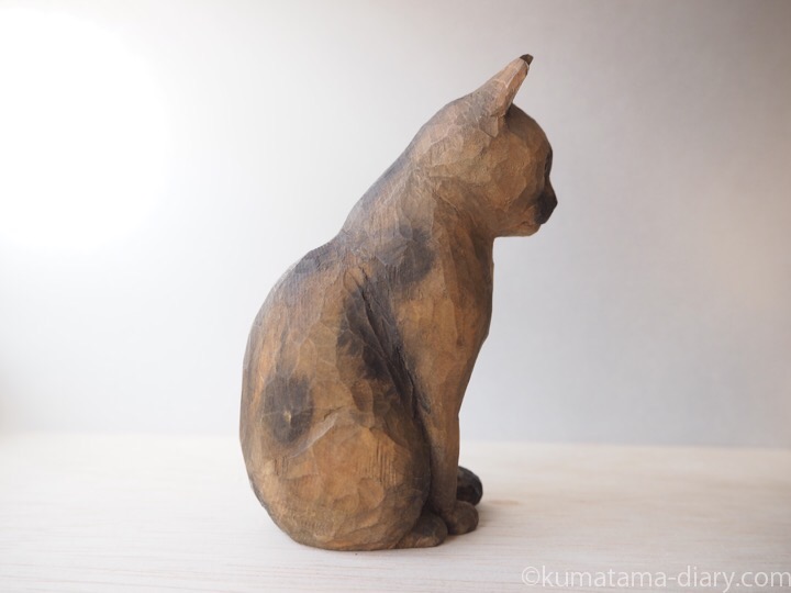 木彫り猫サビ猫さん右
