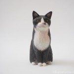 ハチワレの黒白猫さんを木彫りで作りました