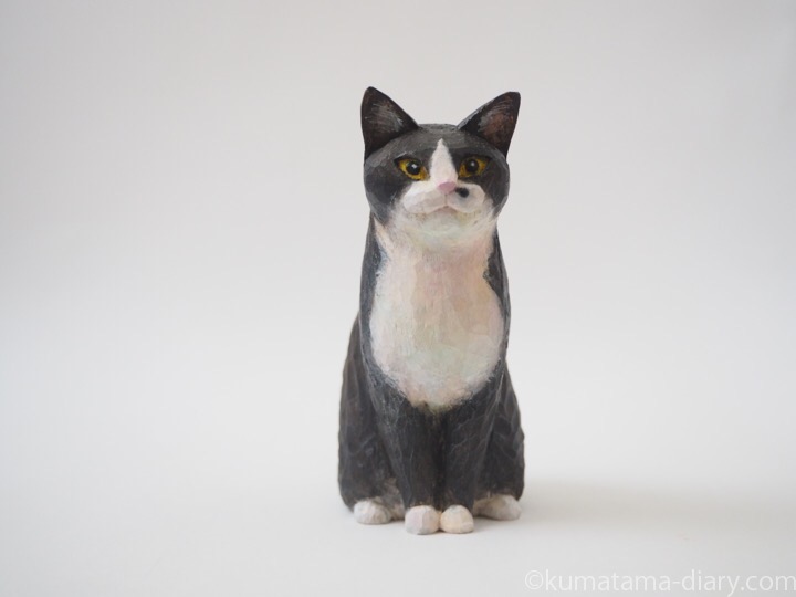 黒白猫木彫り猫
