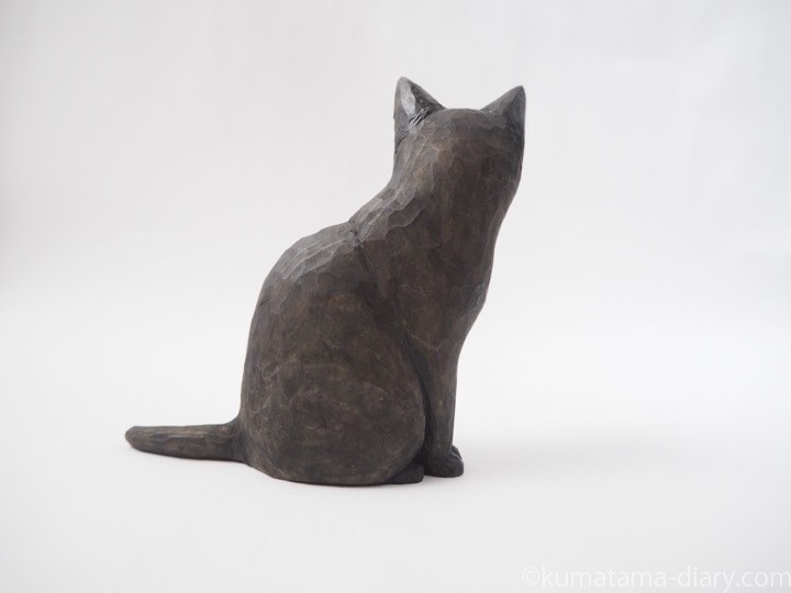 黒猫すずりさん木彫り猫