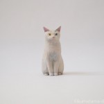 オッドアイの白猫さんを木彫りで作りました