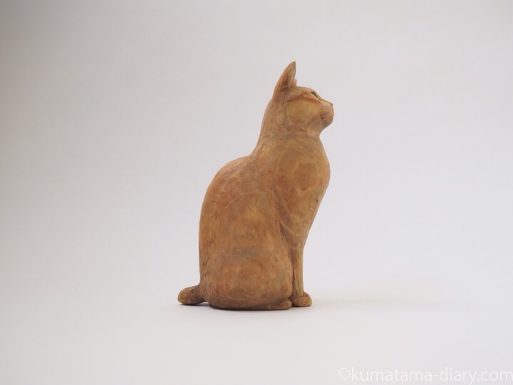 茶トラ猫さんl木彫り猫右