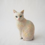 ブルーの瞳の白猫さんを木彫りで作りました