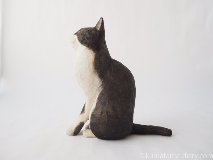 黒白猫さん木彫り猫左
