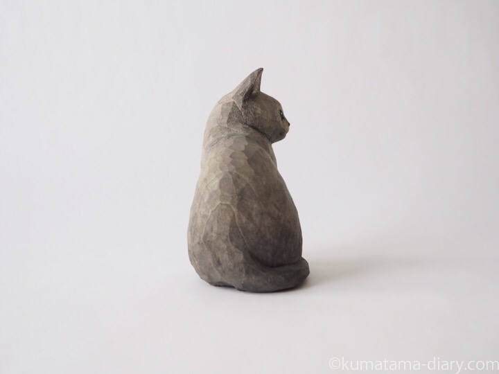 グレー木彫り猫