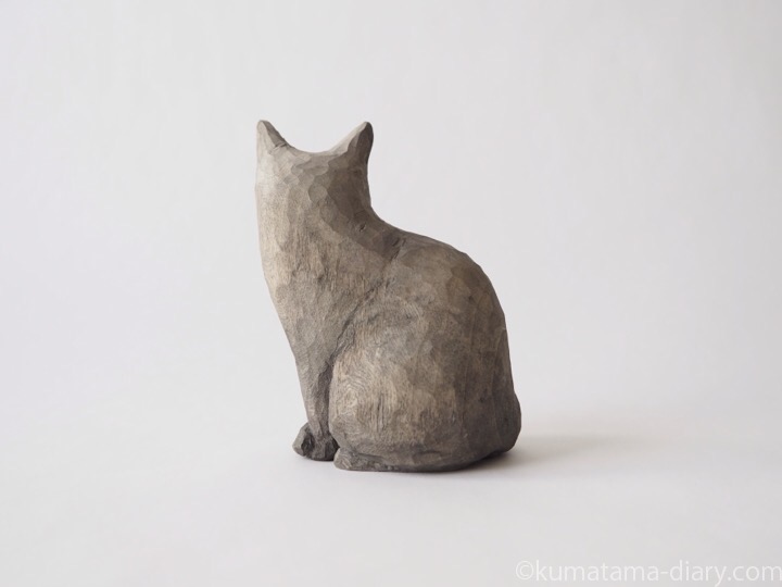 グレー木彫り猫