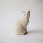 ほとんど白猫さんを木彫りで作りました