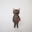 黒猫の木彫り猫エビ