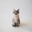 グレー白猫さん木彫り猫