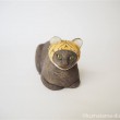 香箱座りの黒猫さん木彫り猫