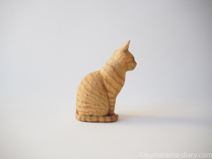 茶トラ猫さん木彫り猫右