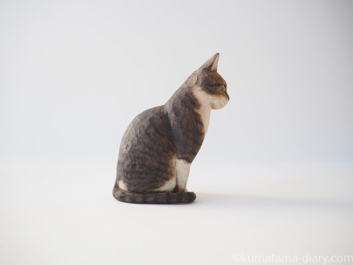 キジトラ白猫さん木彫り猫右