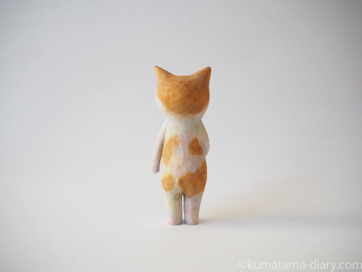 たまきアイス木彫り猫後ろ