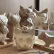 作成中の木彫り猫