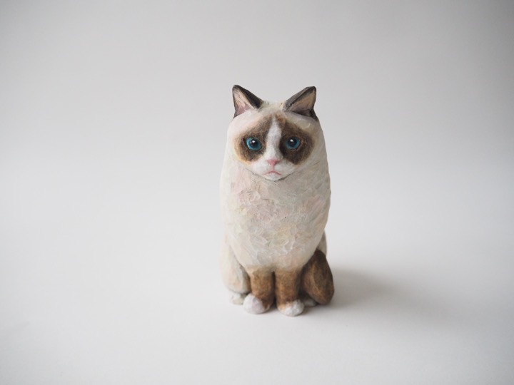 ラグドール木彫り猫