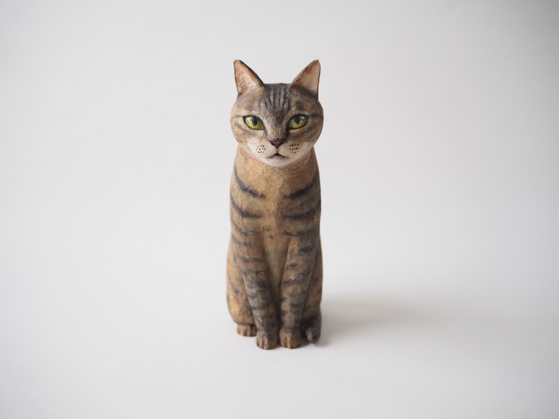 美人のキジトラ猫さんを木彫りで作りました