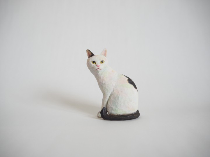 白黒猫さん木彫り猫