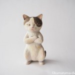 怒るキジトラ白猫さんを木彫りで作りました