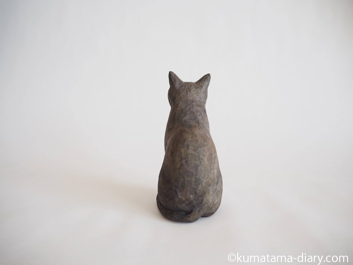 黒猫さん木彫り猫後ろ