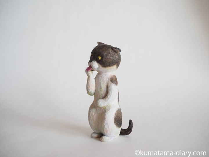 黒白スコティッシュ木彫り猫