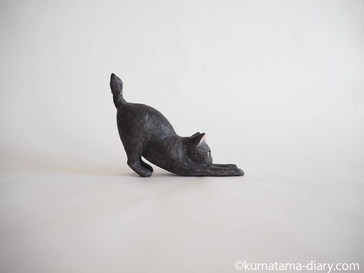 ミヌエット木彫り猫