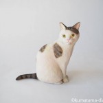 キジトラ白猫さんを木彫りで作りました